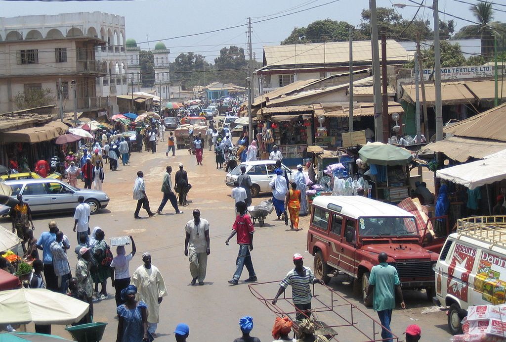 Main Street ( Sayer Jobe Avenue ) in Serekunda