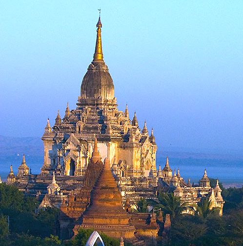 Gawdawpalin Pahto in Old Bagan in central Myanmar / Burma