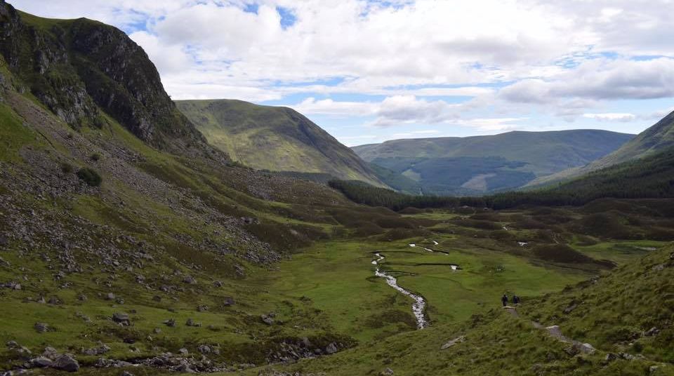 Driesh ( 947m ) and Mayar ( 928m ) above Glen Cova