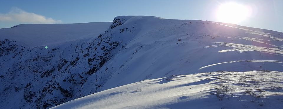 Driesh ( 947m ) and Mayar ( 928m ) above Glen Cova