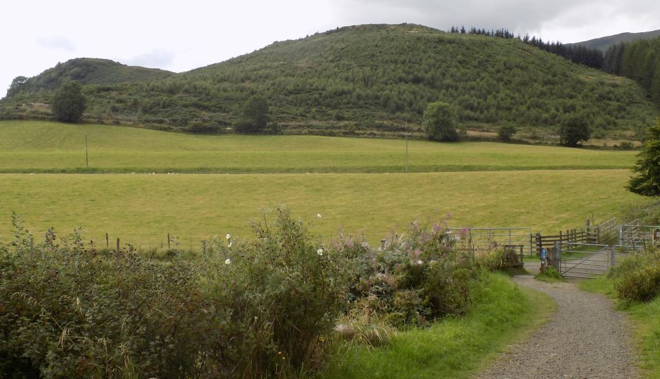 Dunmore Fort and Bochastle Hill from path along former railway line