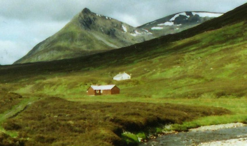 Sgor Iutharn above Culra Bothy