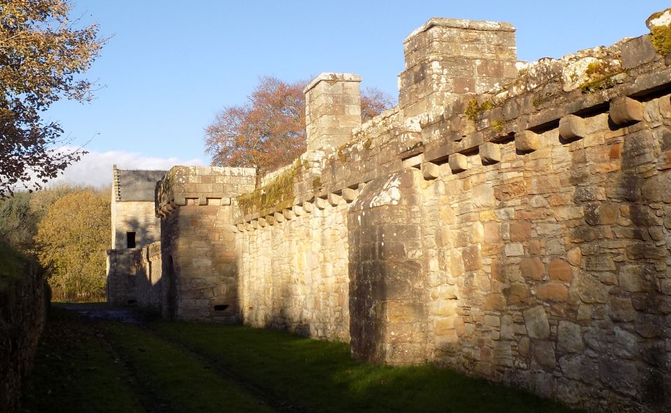 Gatehouse and Mauldslie Bridge over the River Clyde